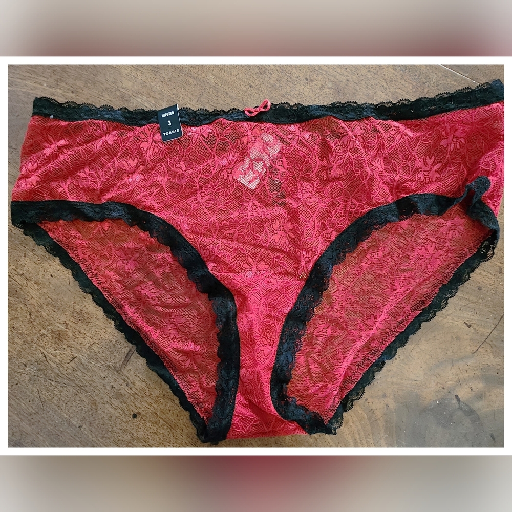 NWT Torrid Lace Hipster Panties - Size 3 - Red & Black